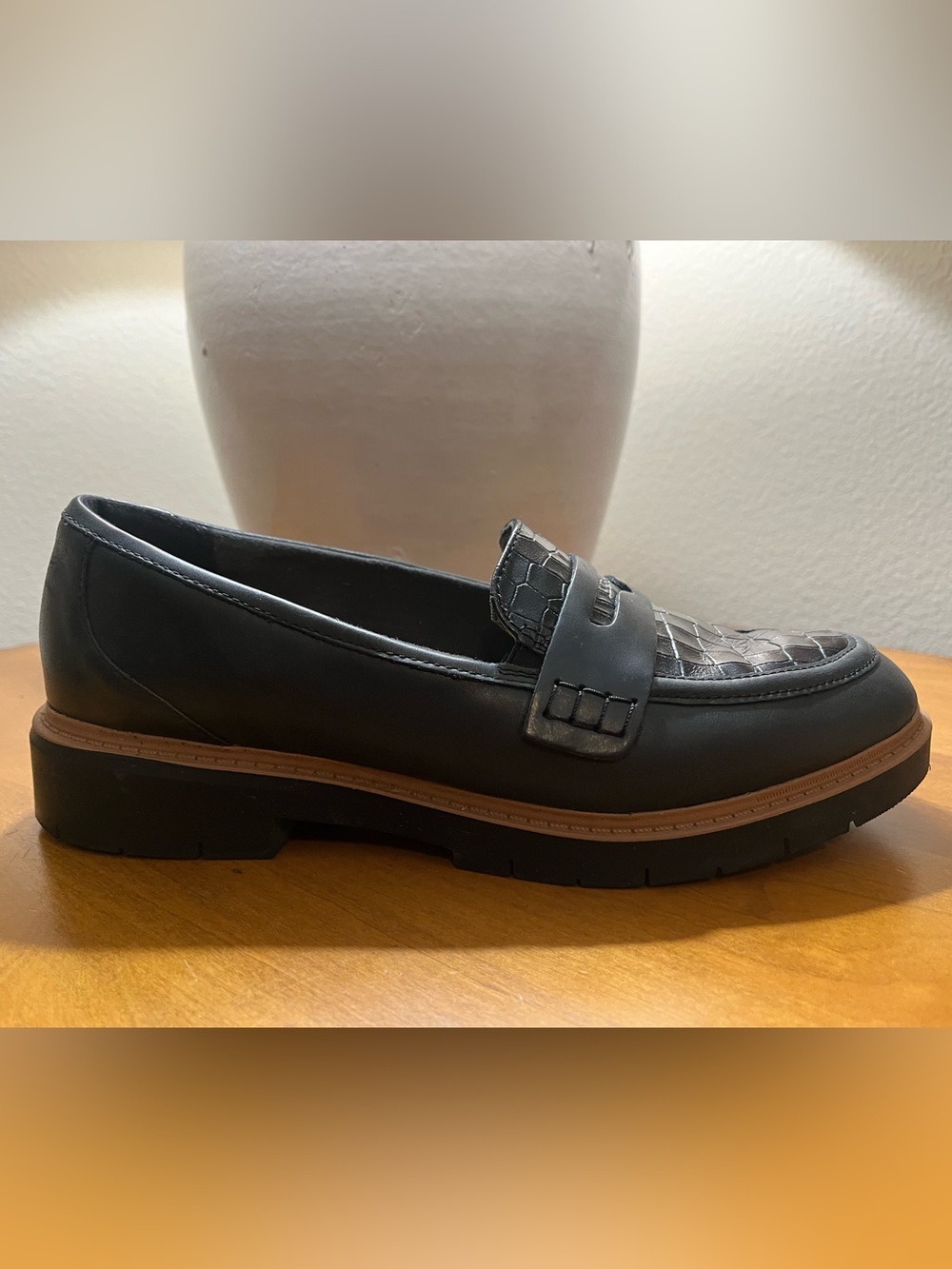 Clarks Westlynn Ayla Black Leather Croc Penny Loafers Lug Sole • 9W • EUC - Picture 5 of 11